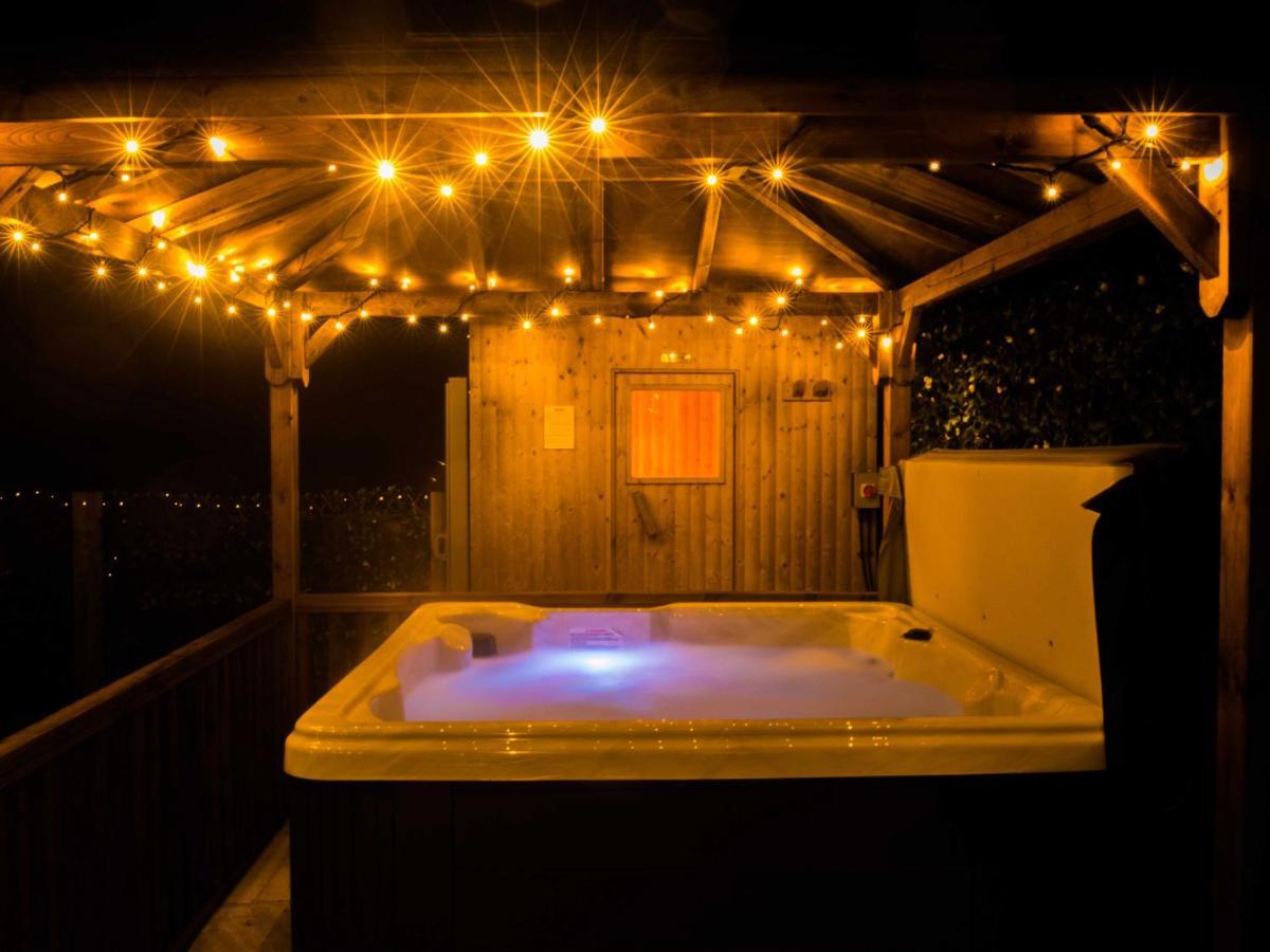 Pastures Barn Villa Leek Bagian luar foto