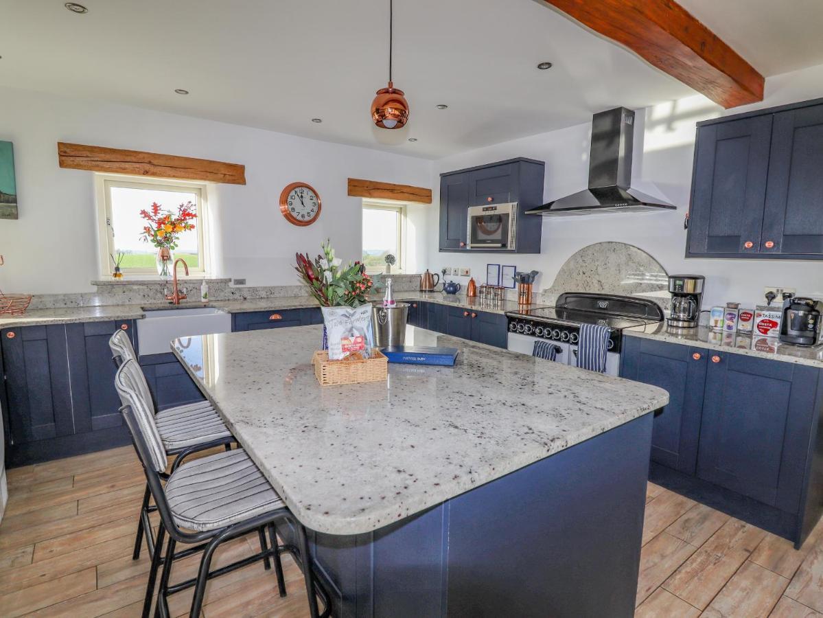 Pastures Barn Villa Leek Bagian luar foto
