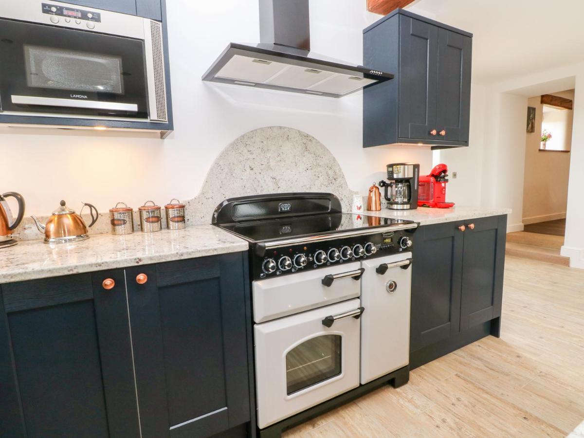 Pastures Barn Villa Leek Bagian luar foto